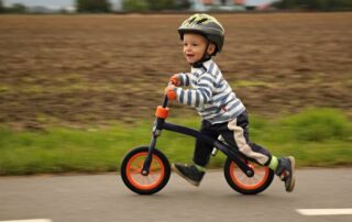 Puky løbecykel og dreng