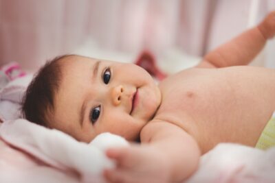 baby på puslepude